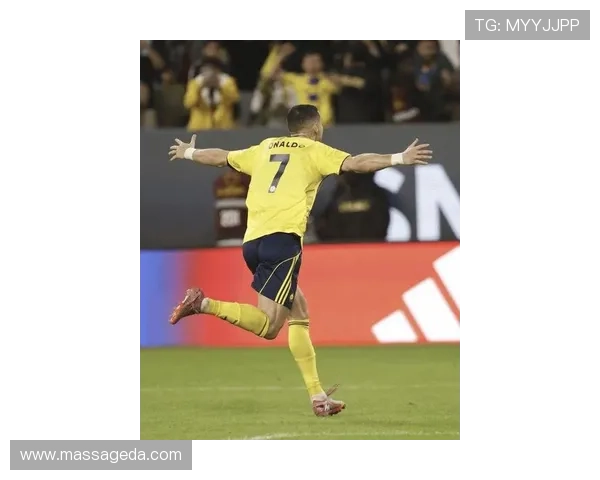 C罗40岁里程碑战双响助球队大胜 C罗40岁里程碑战双响助球队大胜